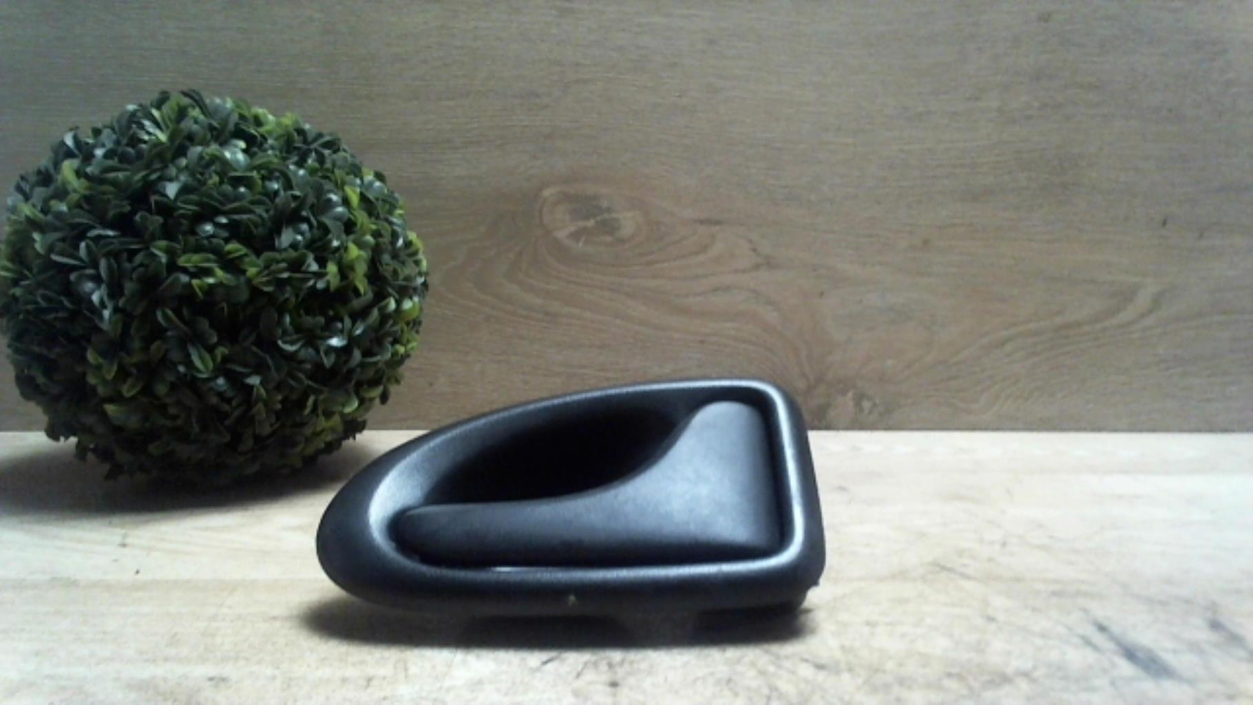 Poignee interieur avant droit