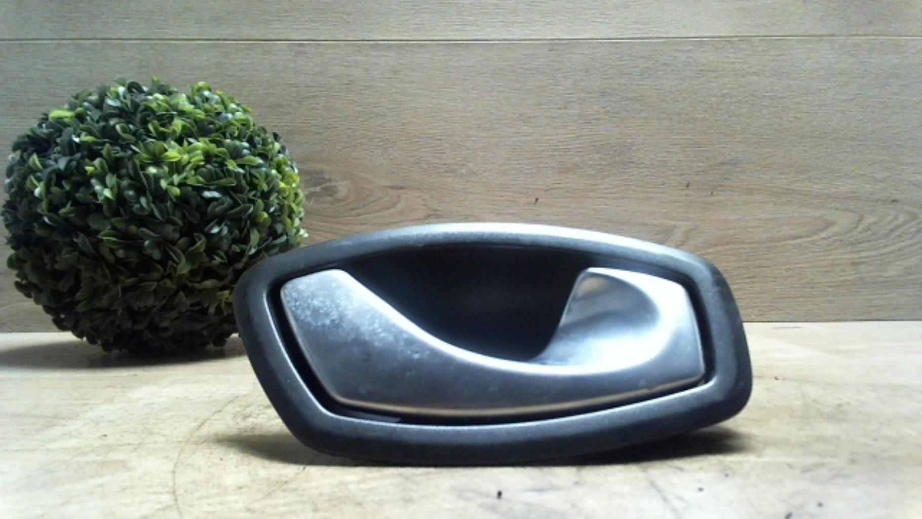 Poignee interieur avant droit