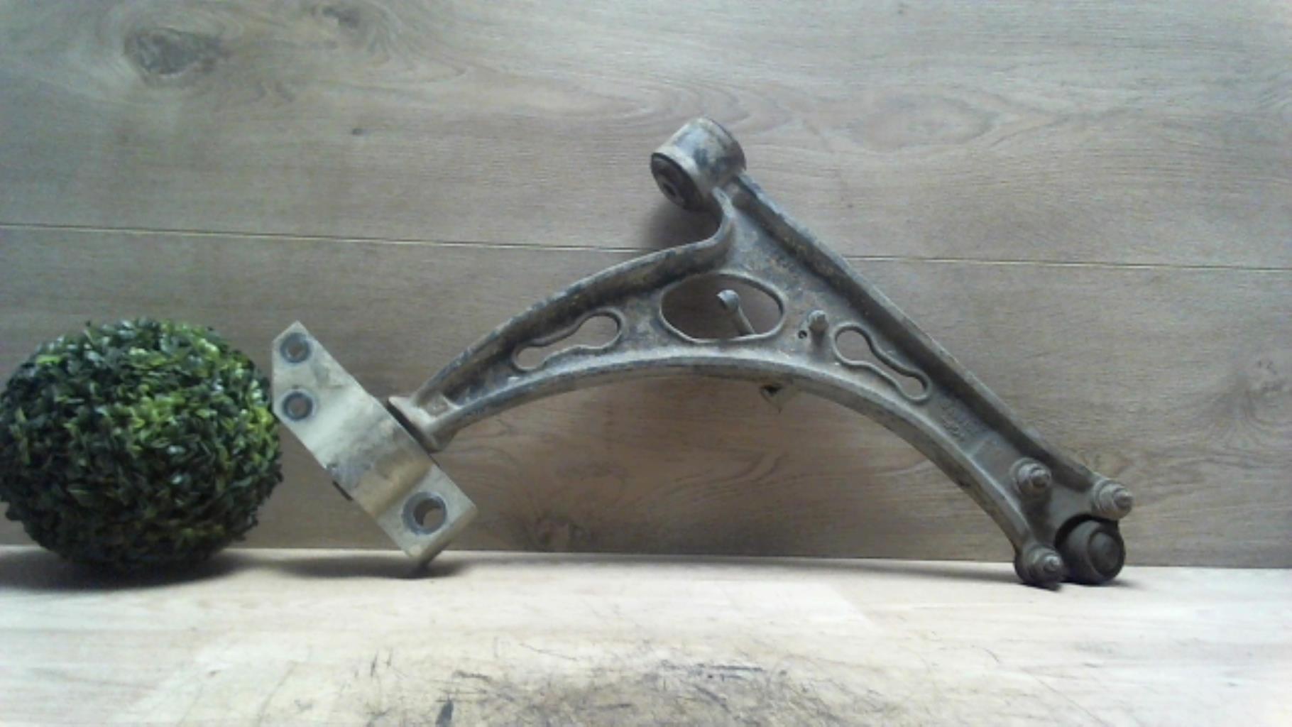 Triangle avant gauche