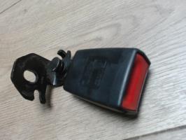 Attache ceinture arriere droit
