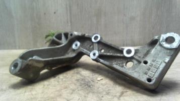 Support moteur gauche