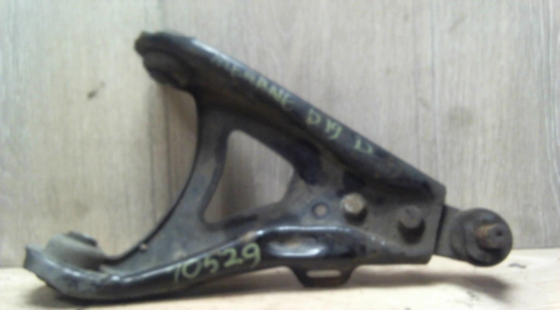 Triangle inferieur avant droit