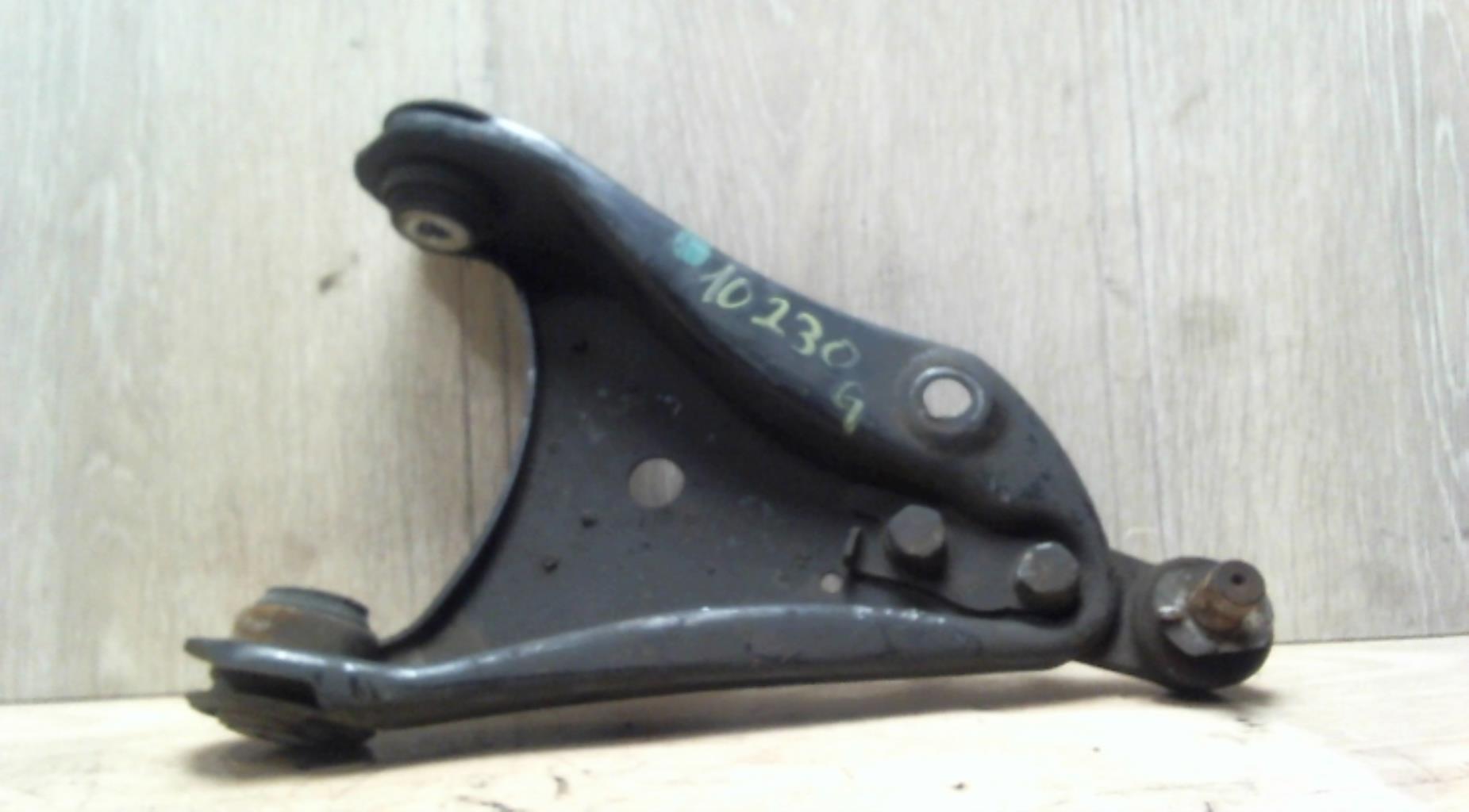 Triangle inferieur avant gauche