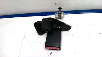 Attache ceinture arriere droit