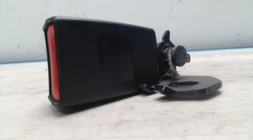 Attache ceinture arriere droit