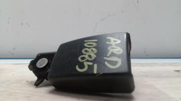 Attache ceinture arriere droit