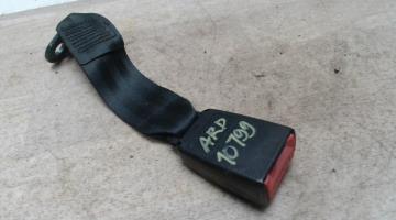 Attache ceinture arriere droit