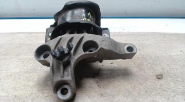 Support moteur droit
