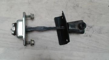 Tirant de porte avant droit