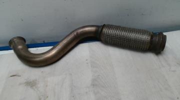 Tube intermediaire (echappement)