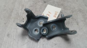 Charniere de porte avant droit