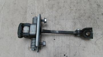 Tirant de porte avant droit