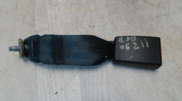 Attache ceinture arriere droit
