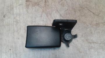 Attache ceinture arriere gauche