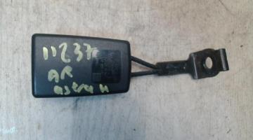 Attache ceinture arriere droit