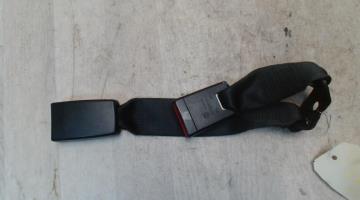 Attache ceinture arriere droit