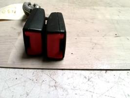 Attache ceinture arriere centrale