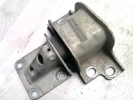 Support moteur gauche