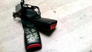 Attache ceinture arriere centrale