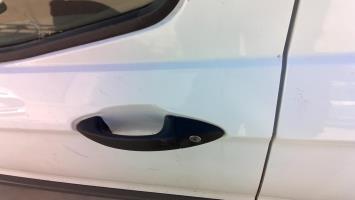 Poignee porte avant gauche
