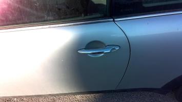 Poignee porte avant gauche