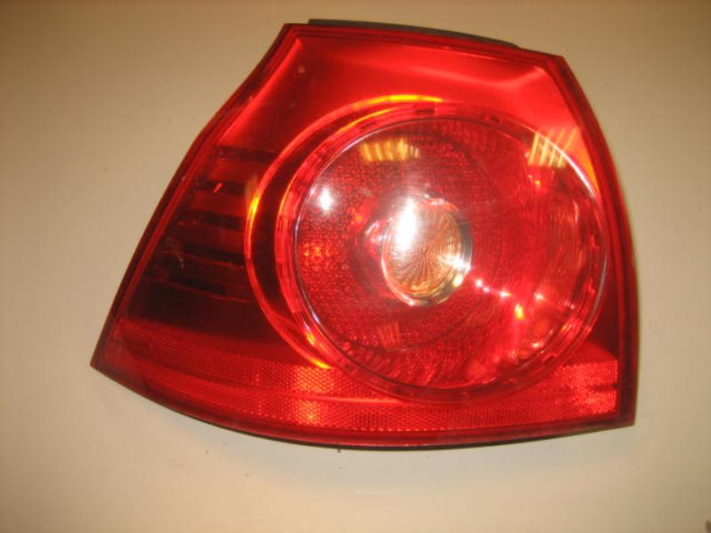 Fanale posteriore principale sinistro (luci)