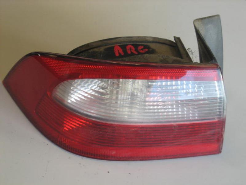 Fanale posteriore principale sinistro (luci)