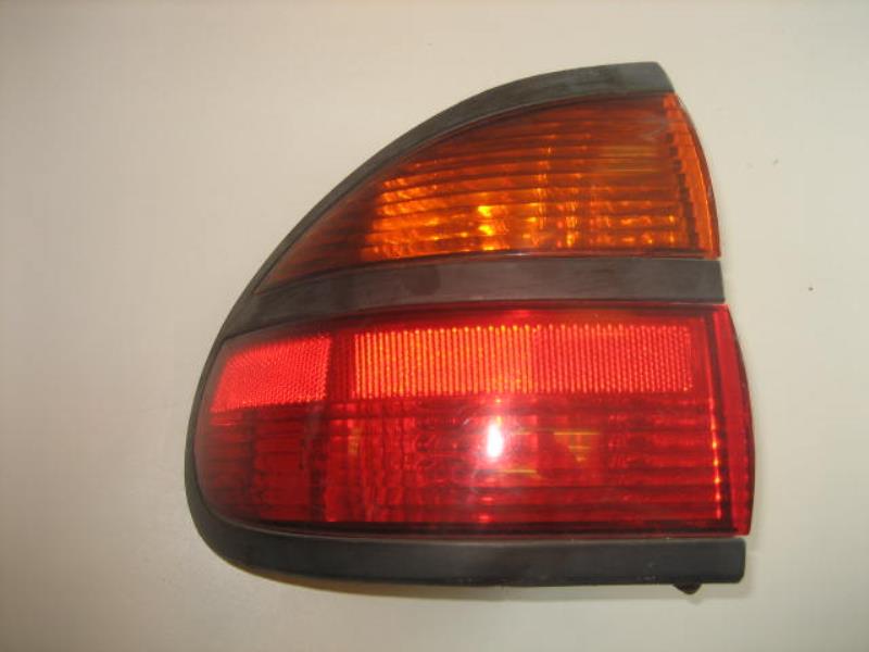 Fanale posteriore principale sinistro (luci)