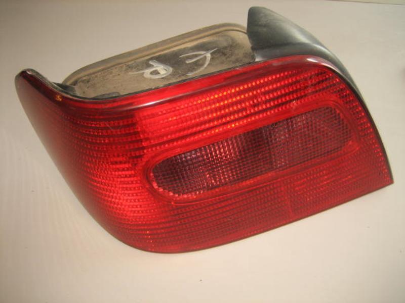 Fanale posteriore principale sinistro (luci)