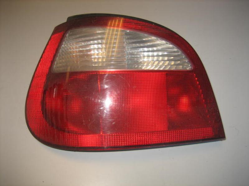 Fanale posteriore principale sinistro (luci)