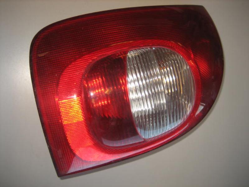 Fanale posteriore principale sinistro (luci)