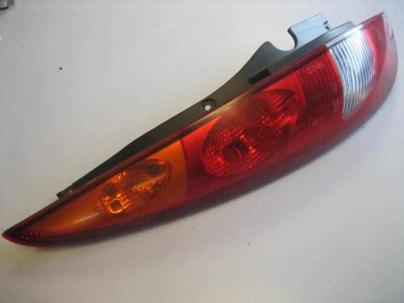 Fanale posteriore principale sinistro (luci)