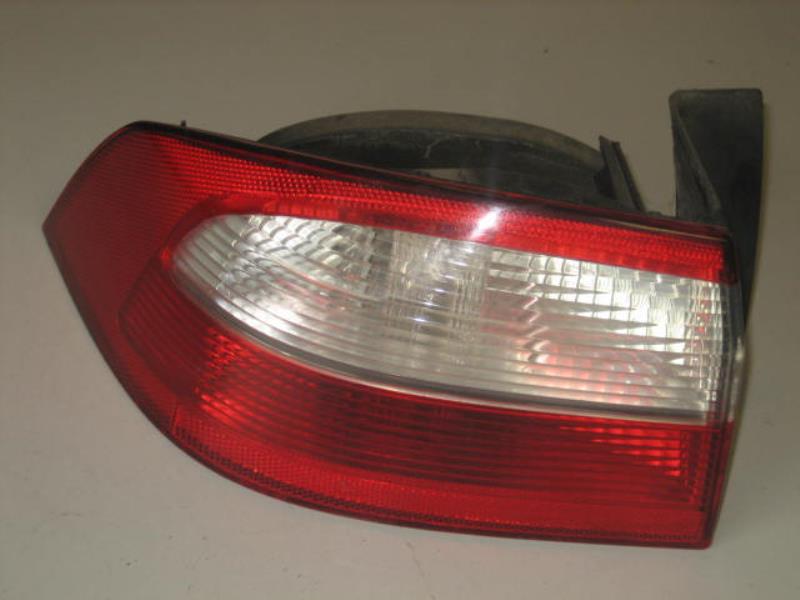 Fanale posteriore principale sinistro (luci)
