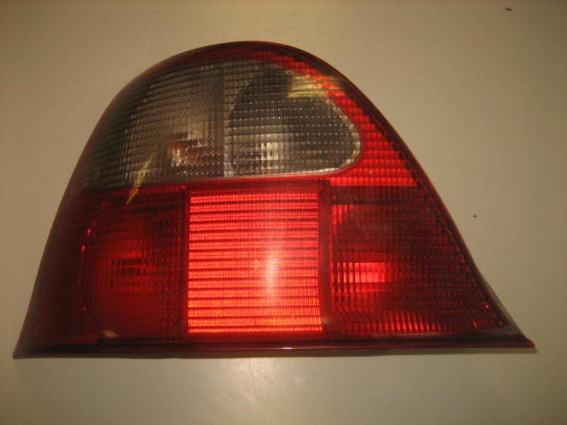 Fanale posteriore principale sinistro (luci)