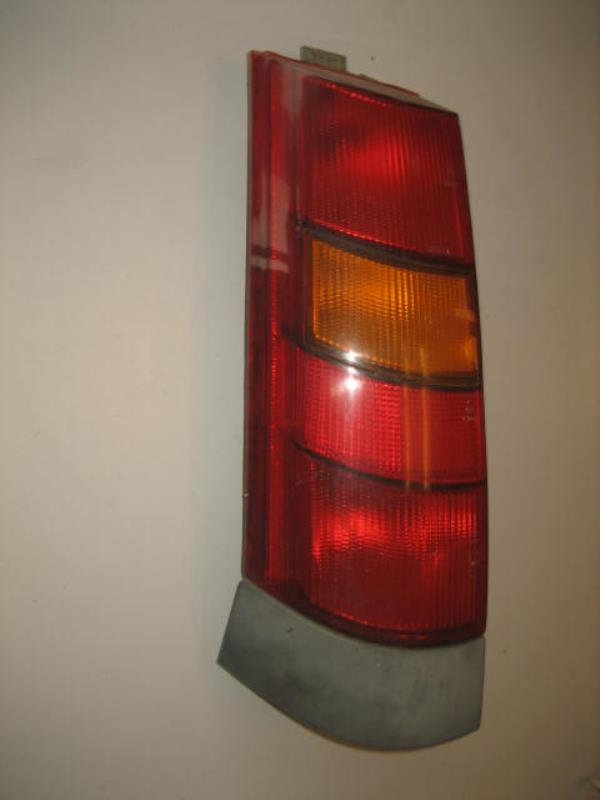 Fanale posteriore principale sinistro (luci)