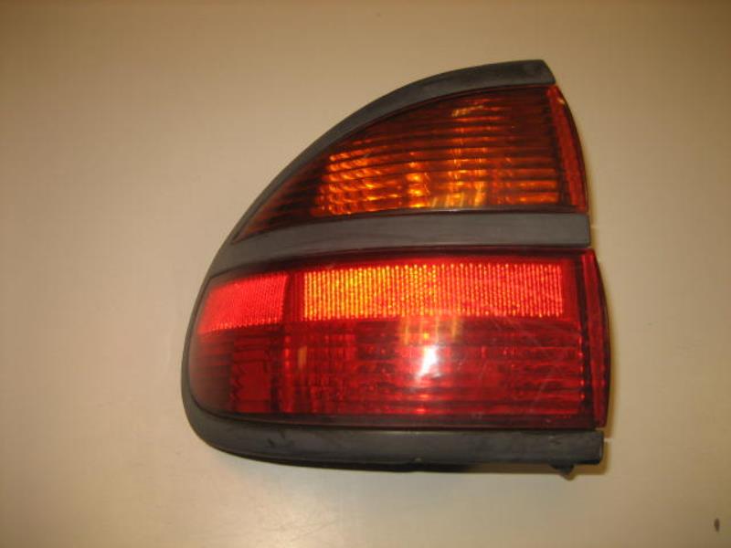 Fanale posteriore principale sinistro (luci)