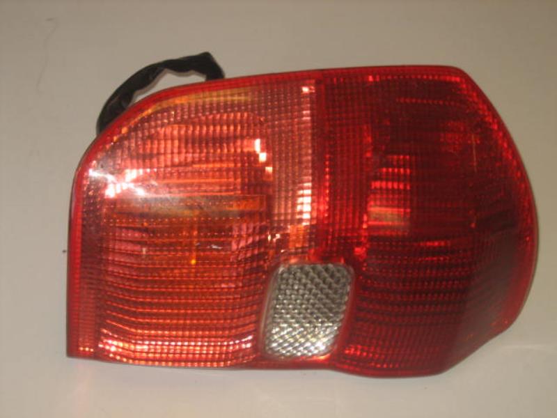 Fanale posteriore principale sinistro (luci)