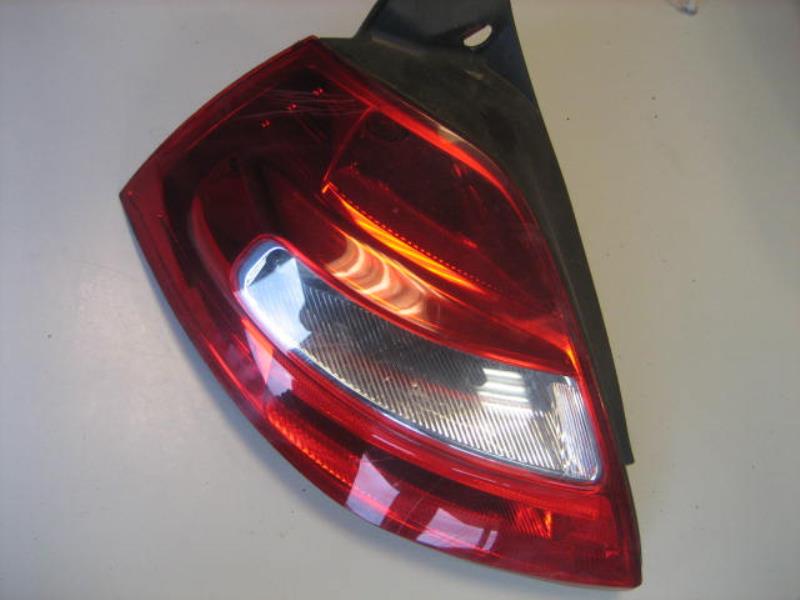Fanale posteriore principale sinistro (luci)