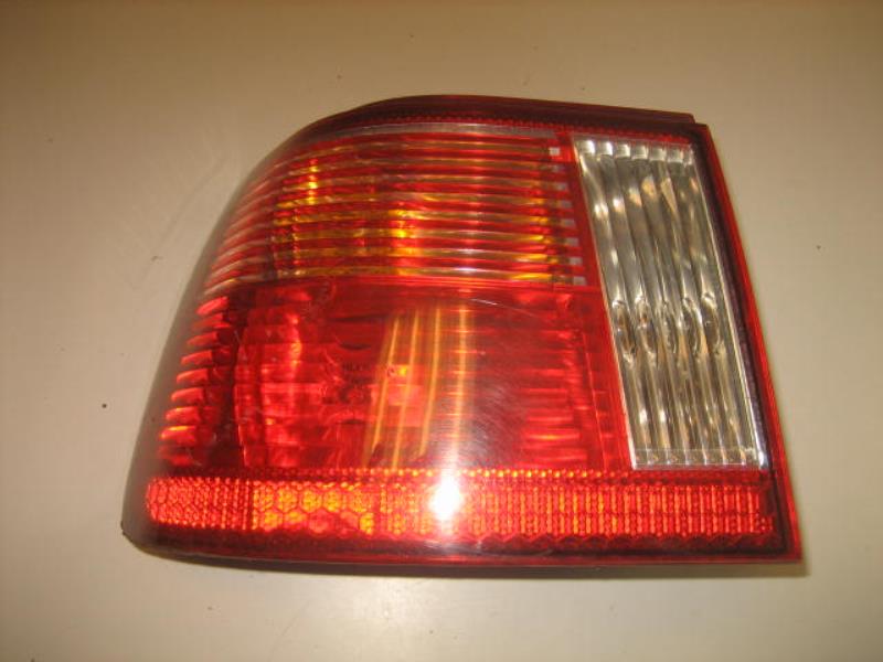 Fanale posteriore principale sinistro (luci)