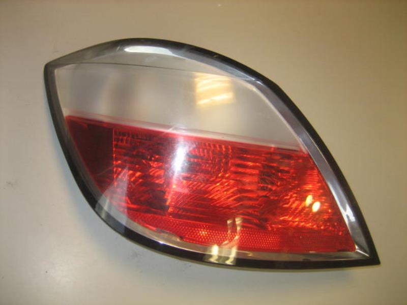 Fanale posteriore principale sinistro (luci)