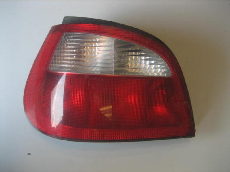Fanale posteriore principale sinistro (luci)