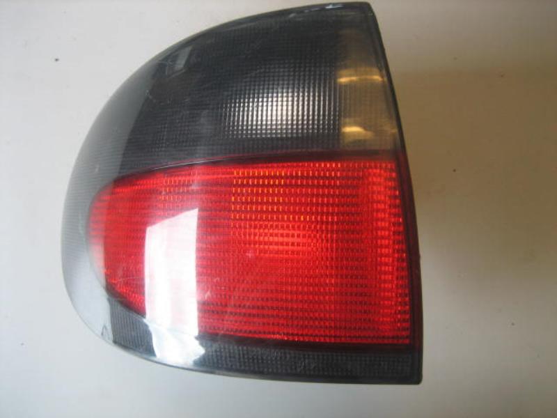 Fanale posteriore principale sinistro (luci)