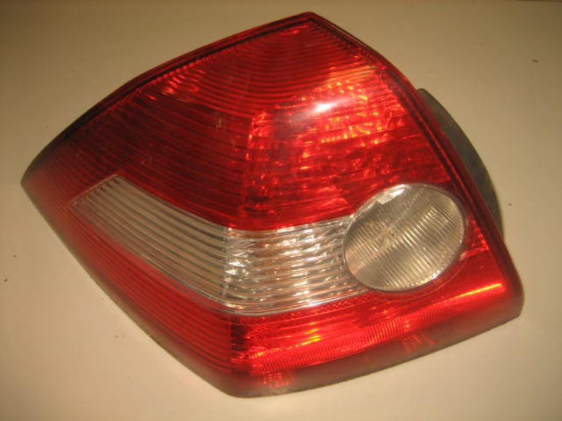 Fanale posteriore principale sinistro (luci)