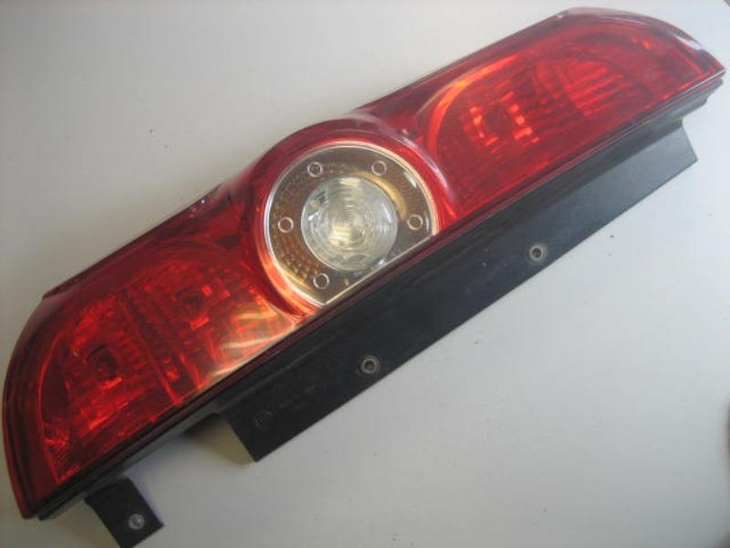 Fanale posteriore principale sinistro (luci)