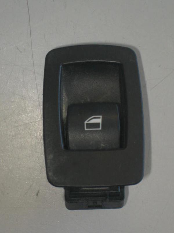 Interruptor de elevalunas trasero derecho