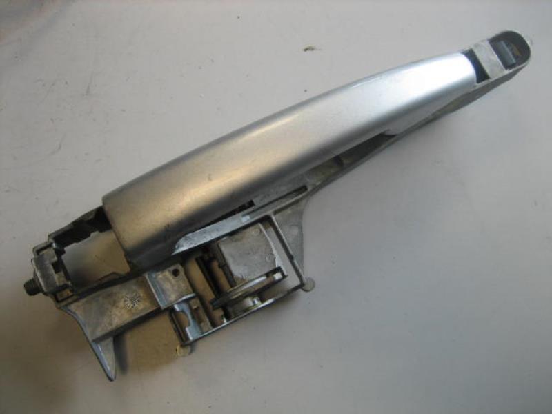 Poignee porte avant gauche