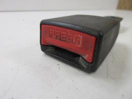 Attache ceinture avant droit