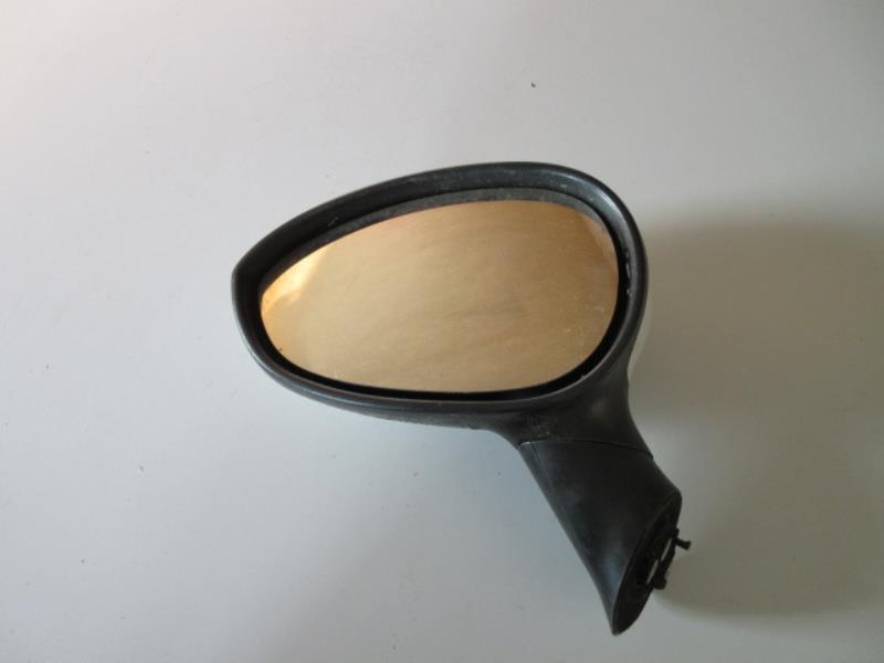 Retrovisor izquierdo