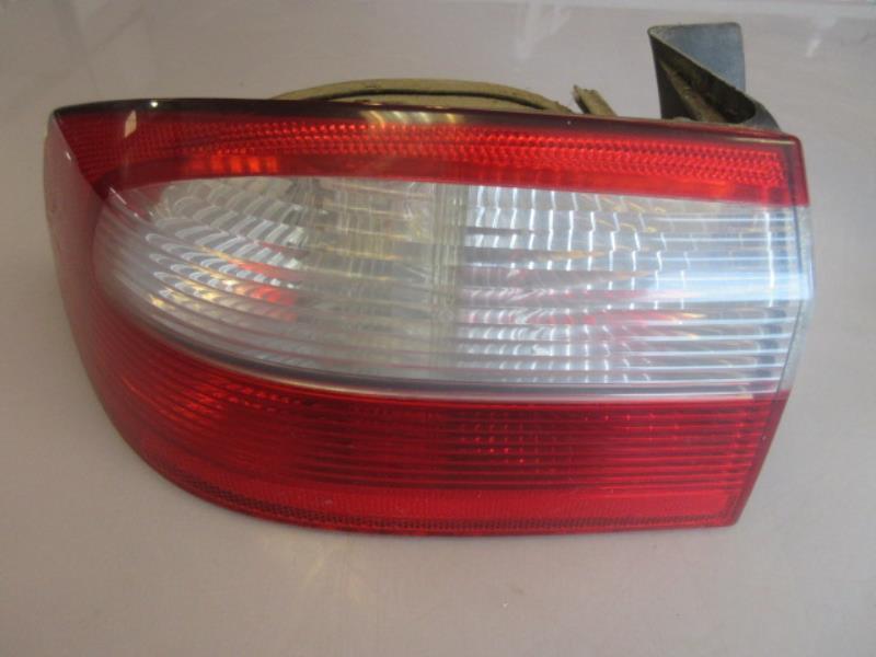 Fanale posteriore principale sinistro (luci)