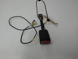 Attache ceinture avant gauche
